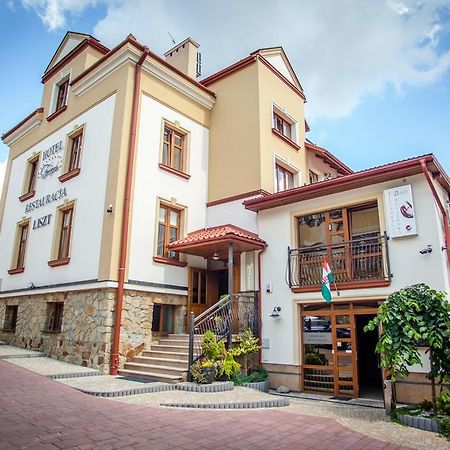 Hotel Fryderyk Жешув Экстерьер фото